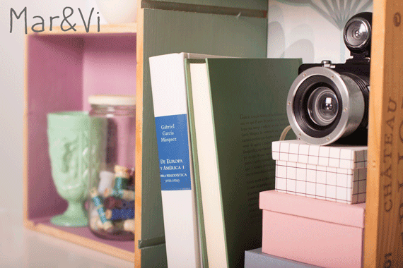 estantería hecha con cajas de vino paso a paso