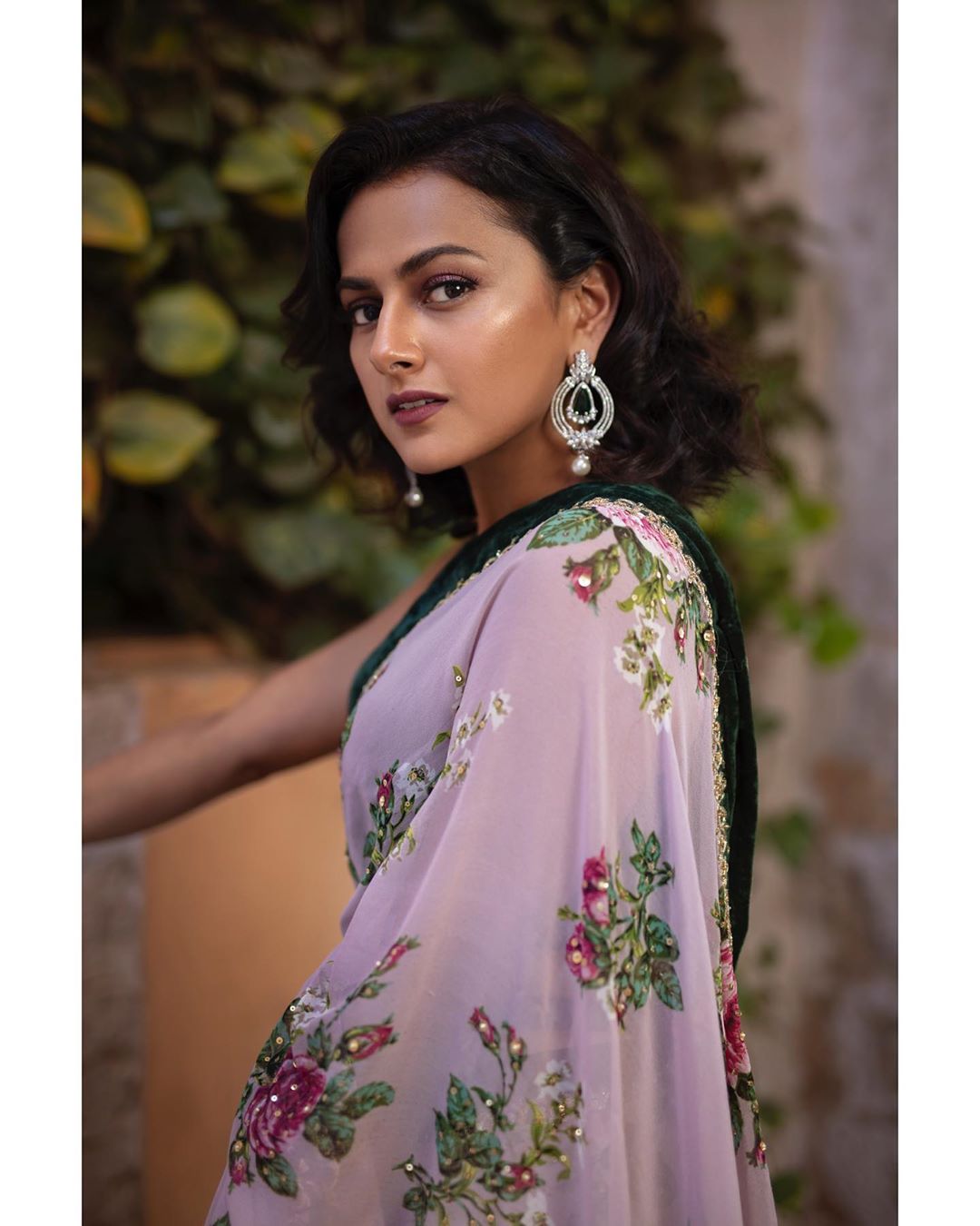 Actress Shraddha Srinath Beautiful Saree Pics Actress Shraddha Srinath Beautiful Saree Pics