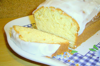 Lemon cake glazurat