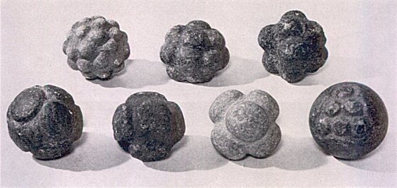 piedras esféricas talladas
