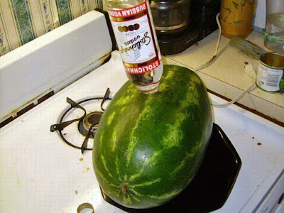 Melone mit Wodka füllen - extrem lustig Ideen zum saufen Melone mit Wodka füllen - extrem lustig Ideen zum saufen