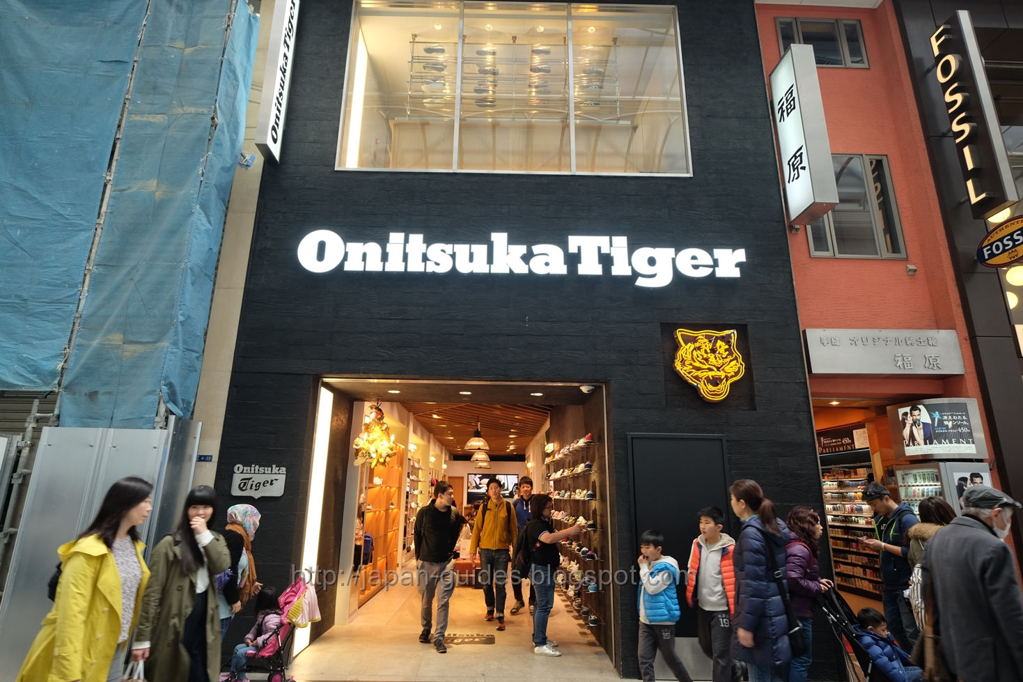 onitsuka tiger shinsaibashi