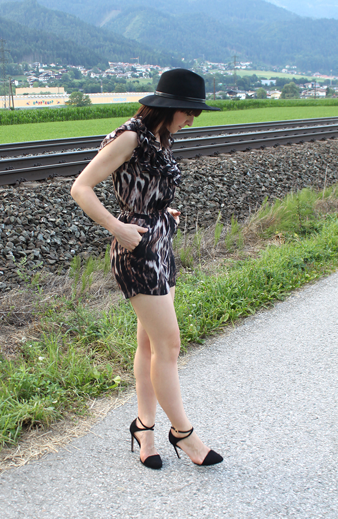 Who is Mocca? Zara High Heels Pumps samt schwarz Lack Kleiderkreisel