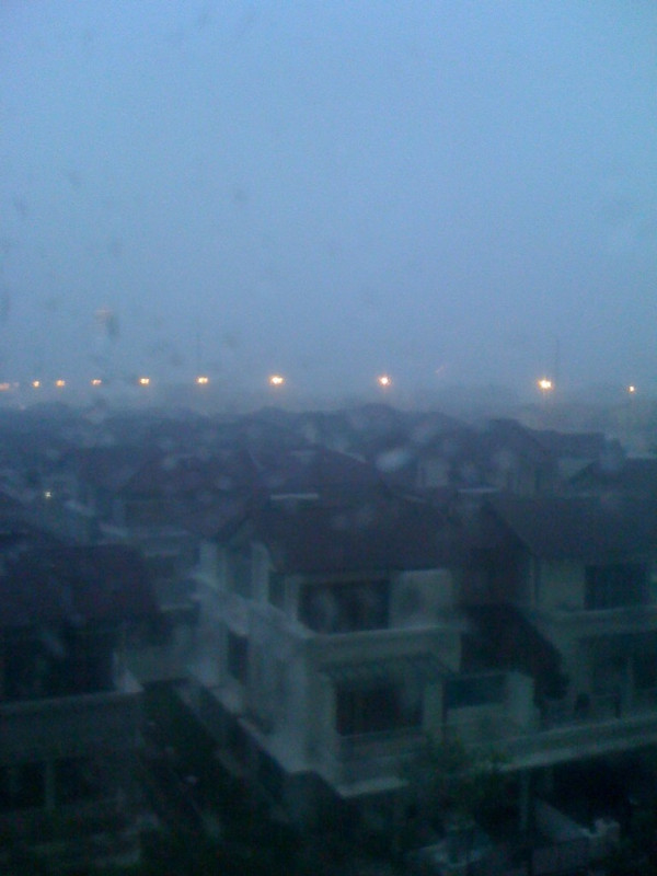 Heavy Rain all over KL - 6.15pm 4/12/11. - Eric Yong's Blog