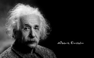 Biografi Albert Einstein Biografi Albert Einstein Albert Einstein (14 Maret 1879–18 April 1955) adalah seorang ilmuwan fisika teoretis yang dipandang luas sebagai ilmuwan terbesar dalam abad ke-20. Dia mengemukakan teori relativitas dan juga banyak menyumbang bagi pengembangan mekanika kuantum, mekanika statistik, dan kosmologi. Dia dianugerahi Penghargaan Nobel dalam Fisika pada tahun 1921 untuk penjelasannya tentang efek fotoelektrik dan “pengabdiannya bagi Fisika Teoretis”. Setelah teori relativitas umum dirumuskan, Einstein menjadi terkenal ke seluruh dunia, pencapaian yang tidak biasa bagi seorang ilmuwan. Di masa tuanya, keterkenalannya melampaui ketenaran semua ilmuwan dalam sejarah, dan dalam budaya populer, kata Einstein dianggap bersinonim dengan kecerdasan atau bahkan jenius. Wajahnya merupakan salah satu yang paling dikenal di seluruh dunia. Pada tahun 1999, Einstein dinamakan “Orang Abad Ini” oleh majalah Time. Kepopulerannya juga membuat nama “Einstein” digunakan secara luas dalam iklan dan barang dagangan lain, dan akhirnya “Albert Einstein” didaftarkan sebagai merk dagang. Untuk menghargainya, sebuah satuan dalam fotokimia dinamai einstein, sebuah unsur kimia dinamai einsteinium, dan sebuah asteroid dinamai 2001 Einstein. Ayahnya bernama Herman, ibunya bernama Paulina Koch. Ayahnya memilki perusahaan kecil yang membuat alat-alat listrik. Satu tahun sesudah Einstein lahir keluarga itu pindah ke Munich, Jerman. Ketika anak