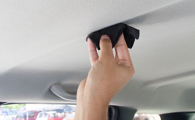Tips Tepat Membersihkan Kotoran Pada Plafon Mobil