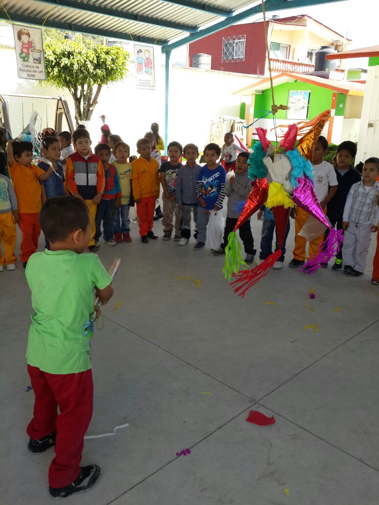 Tranquilidad de espíritu adoptar Resonar JARDIN DE NIÑOS "MANUEL M. OROPEZA": Rompiendo piñatas