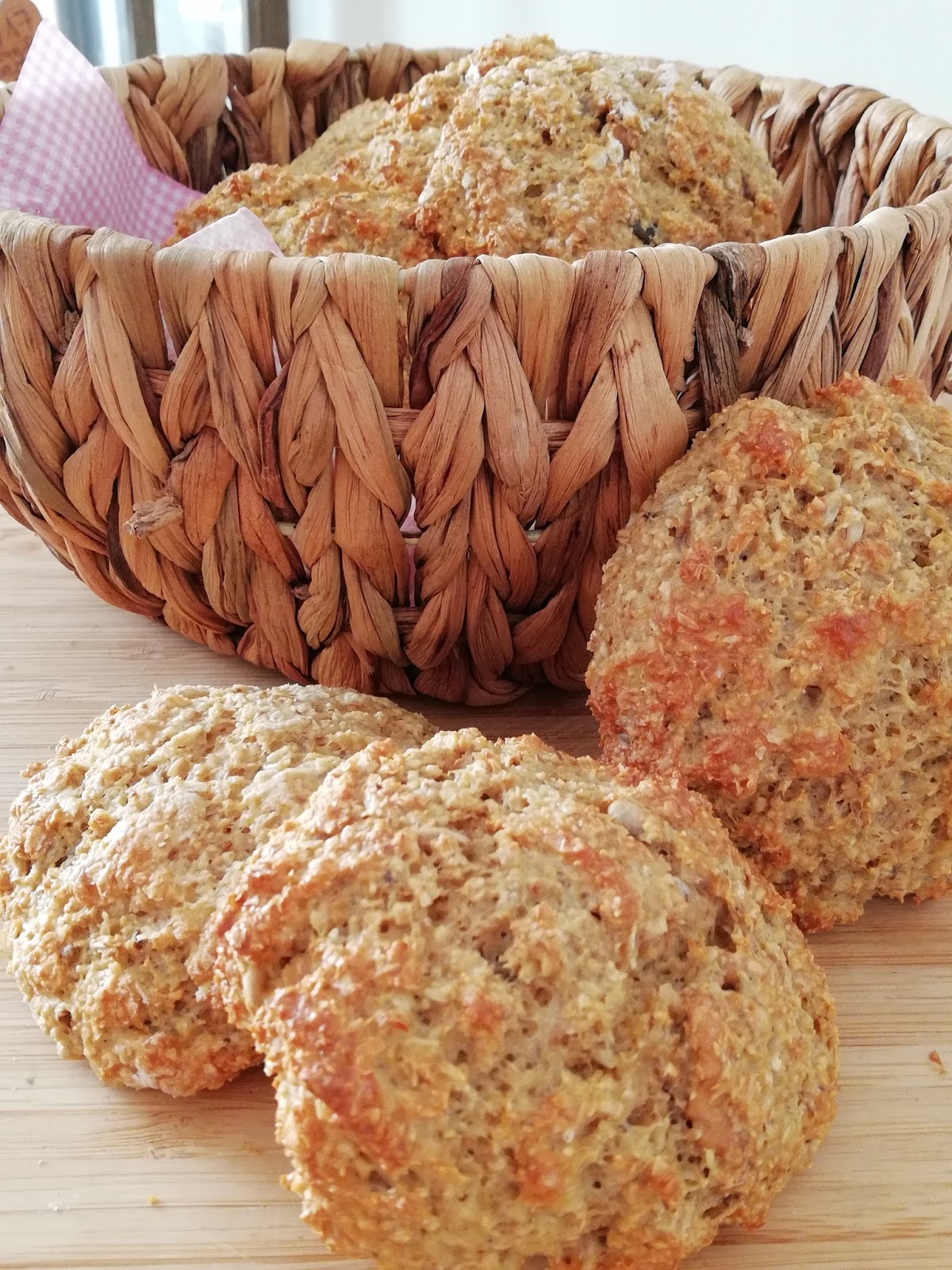 Low-Carb Brötchen aus Haferkleie und Walnüssen Low-Carb Brötchen aus Haferkleie und Walnüssen