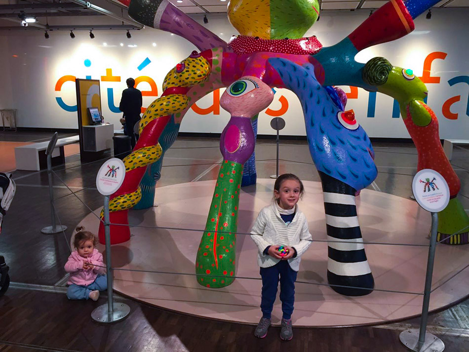 Cité des Enfants, no Parc de La Villette. Pequenas Viajantes na Cité des Enfants, no Parc de La Vilette.