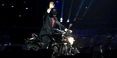 Aksi Presiden Jokowi mengendarai Moge ke Pembukaan Asean Games 2018. Foto : Inasgoc. Aksi Presiden Jokowi mengendarai Moge ke Pembukaan Asean Games 2018. Foto : Inasgoc.