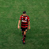 Machucados, Diego e Diego Alves voltam ao Rio e desfalcam o Flamengo neste sábado