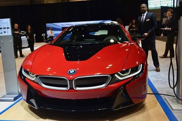 Chicago Auto Show: The new 2017 BMW i8 eDrive Protonic Red Chicago Auto Show: The new 2017 BMW i8 eDrive Protonic Red