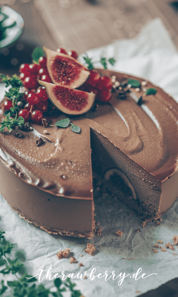 what’s Christmas without some Christmas cakes? Check These 15+ Vegan Christmas Cakes That are Extremely Delicious. christmas fudge gifts | christmas cake flavors | christmas ornament cake | best christmas cake recipe #sweets #desserts #healthyfood #cakes