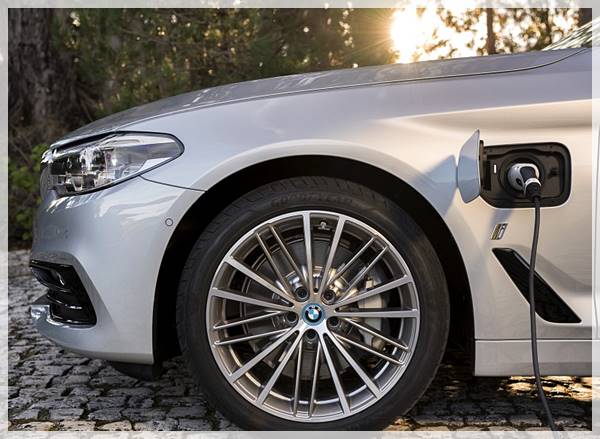 2018 BMW 530e iPerformance Plug-in Hybrid 2018 BMW 530e iPerformance Plug-in Hybrid