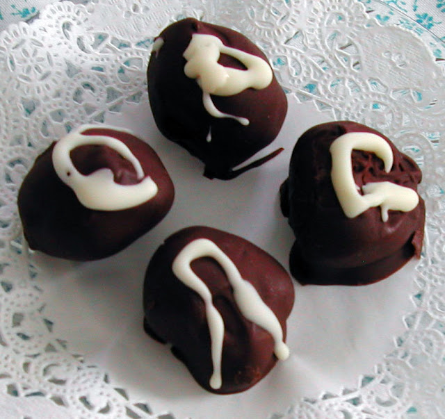 The Iowa Housewife Exquisite Almond Truffles