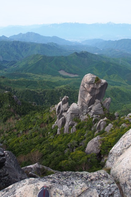 トレッキング 瑞牆山と金峰山を日帰り強行軍 みずがき山自然公園 不動滝 瑞牆山 富士見平小屋 のんびりポタ ランニング