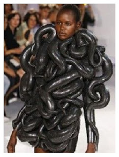 Funny Fashion Dress Images | फैशन के नाम पर उटपटांग कपड़े पहनने वाले इन लोगों को देख आप अपनी हंसी नहीं रोक पाएंगे funny images, majedar images, latest funny images, funny fashion images