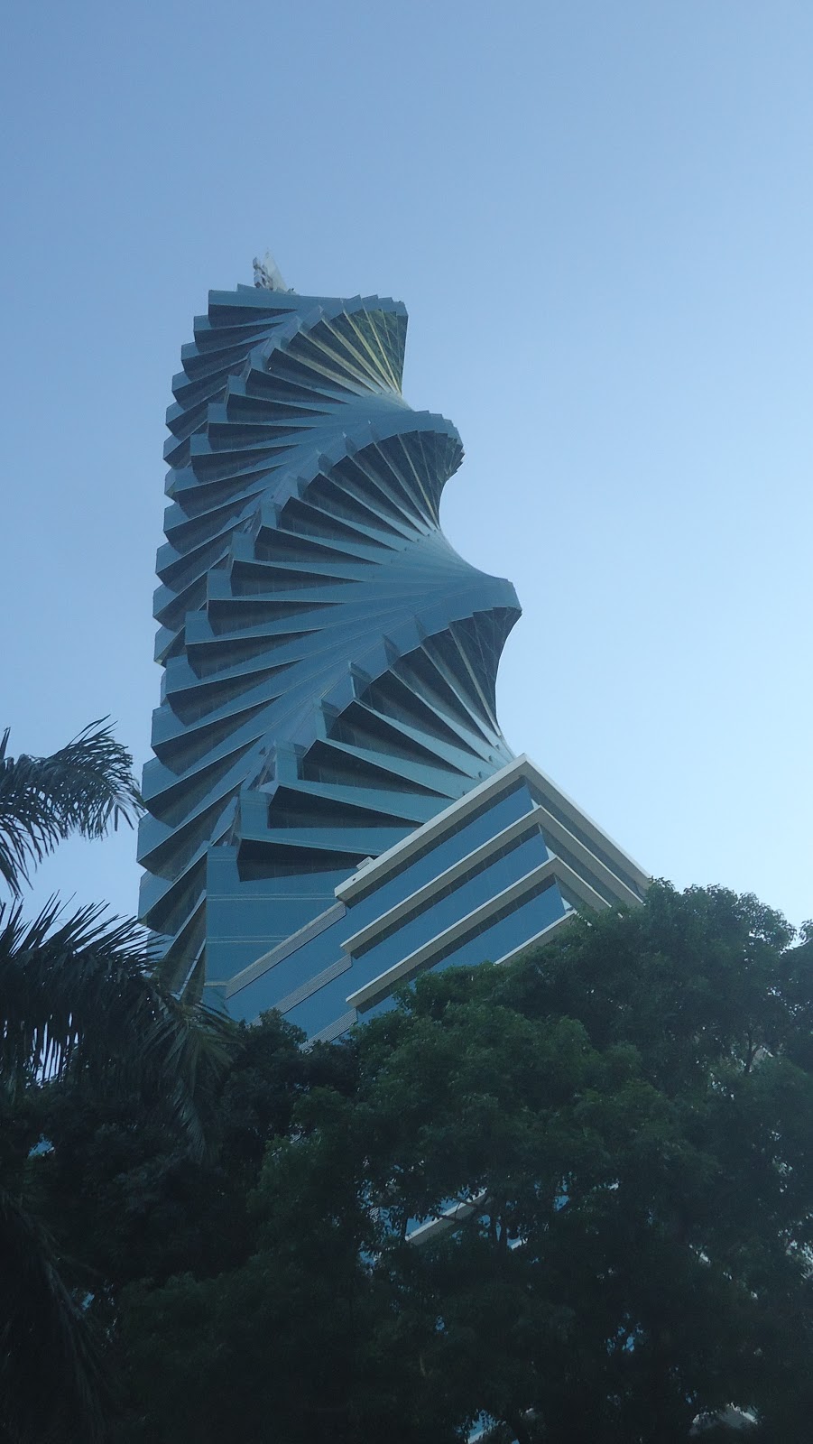 Salud y Trabajo: Un edificio para destacar en Panamá - El Tornillo