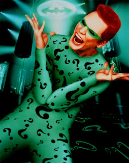 Jim Carrey como Charada no filme Batman Eternamente