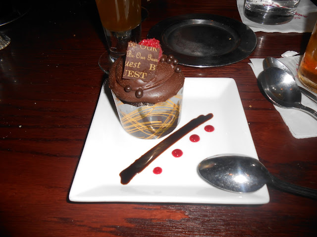 be-our-guest-restaurant-walt-disney-world-cupcake