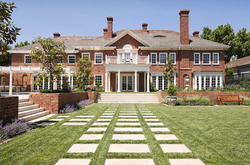 バットマンの秘密基地 豪邸の地下に建設されたガレージがカッコいい Idea Web Tools 自動車とテクノロジーのニュースブログ