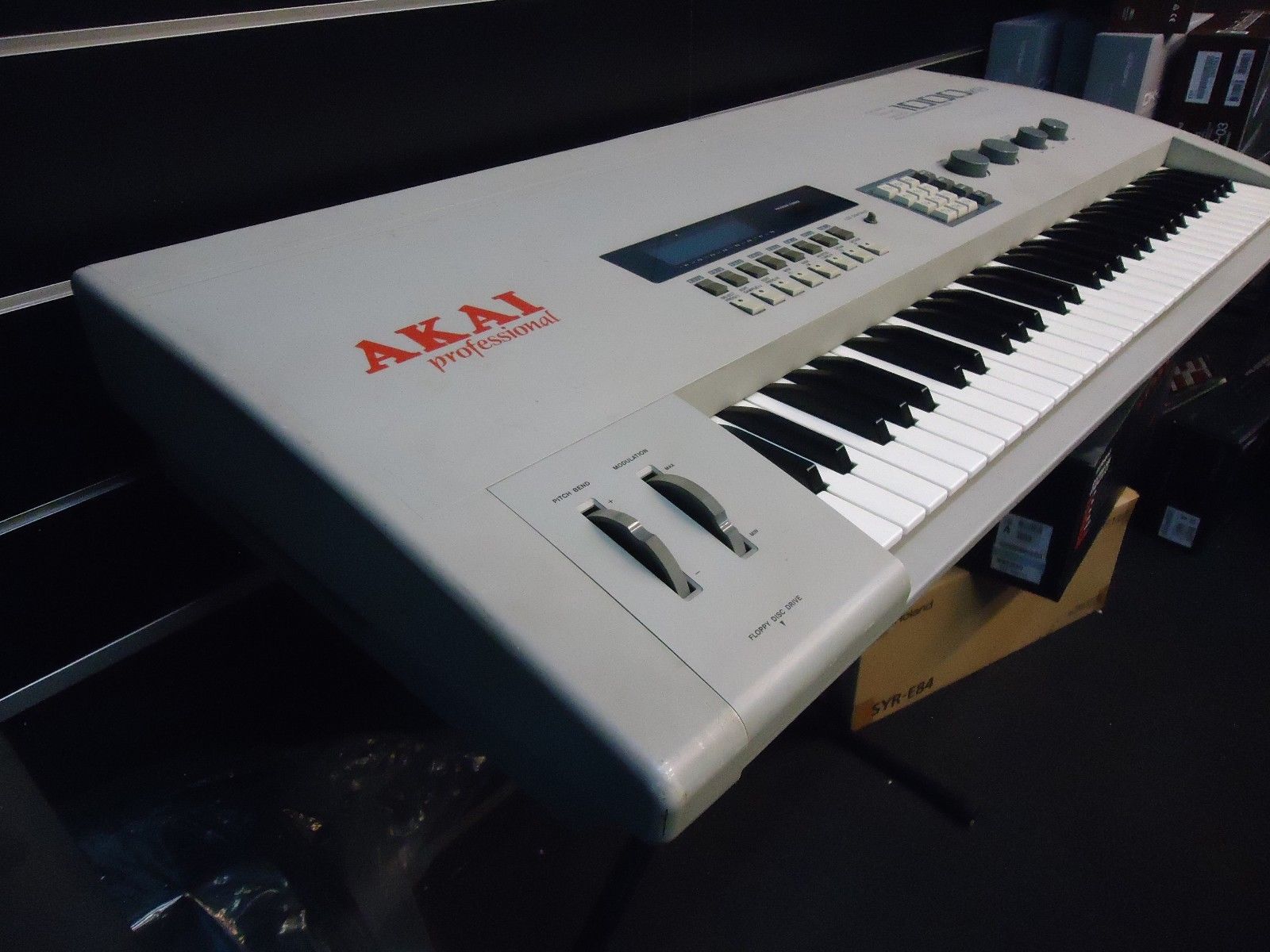 MATRIXSYNTH AKAI S1000KB 16VOICE 61KEY DIGITAL MEGASAMPLER