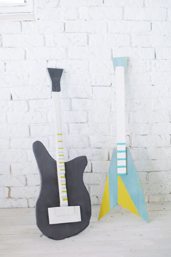 Guitarras y micrófono de madera diy