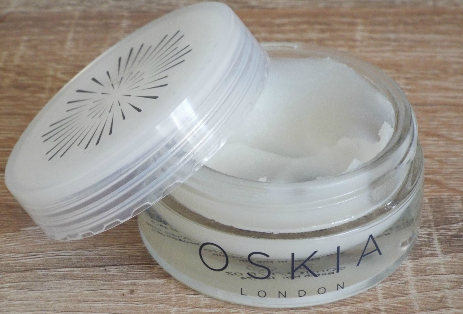 Oskia Micro Exfoliating Balm review Lippy in London