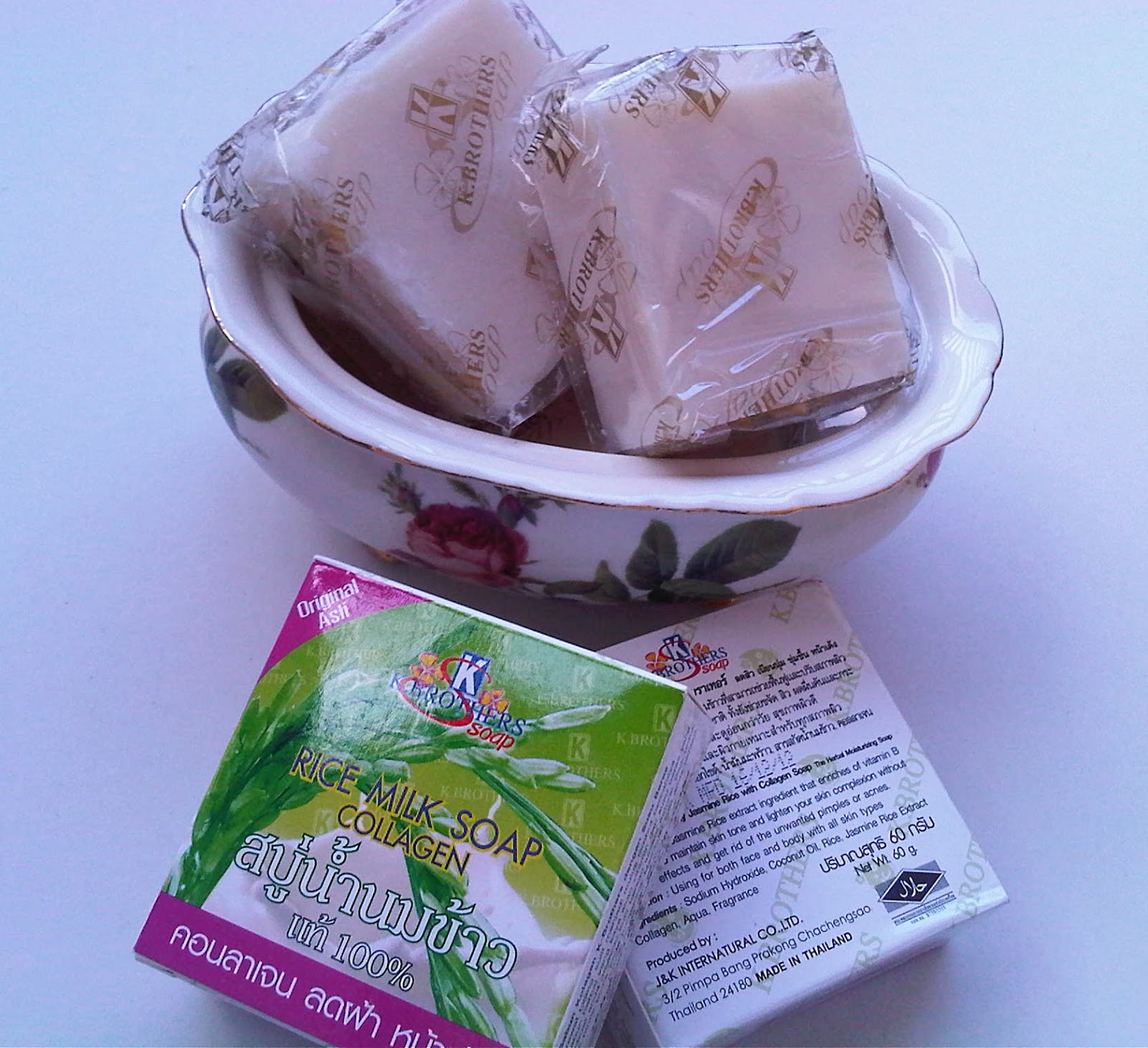 Duchezz Picks Living Cube BEAUTY SOAPS Collagen Rice Milk, Gluta