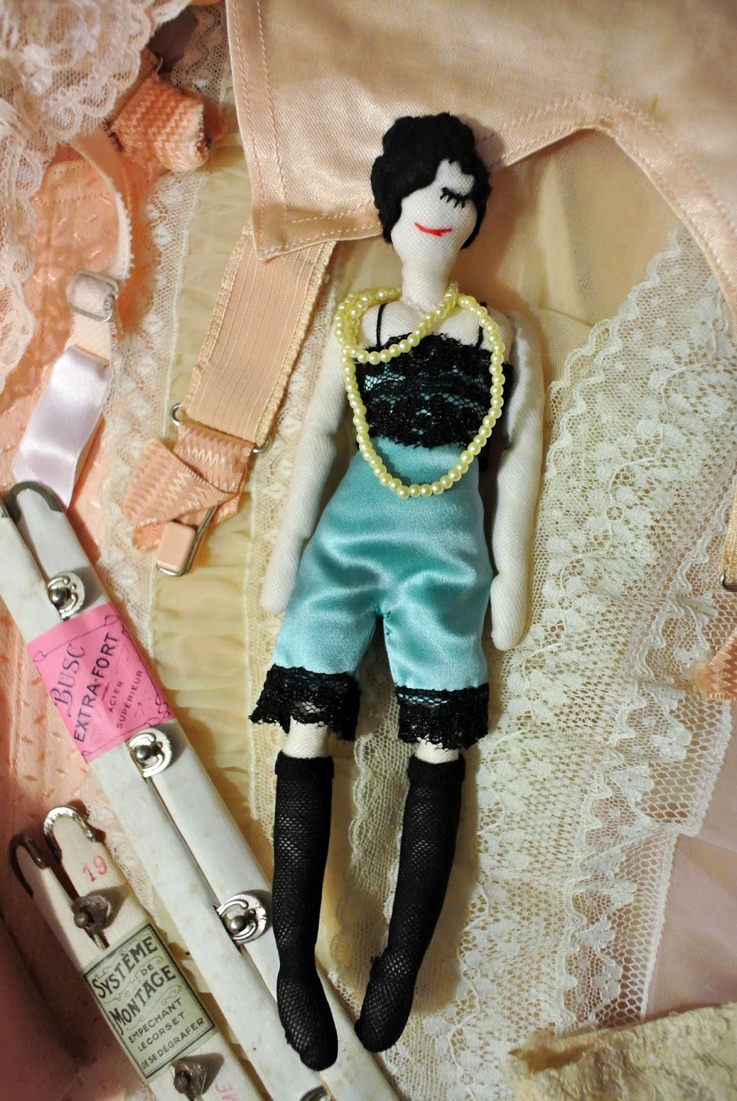 Gabrielle Aznar: Les petites poup?�es de mode / Small fashion dolls