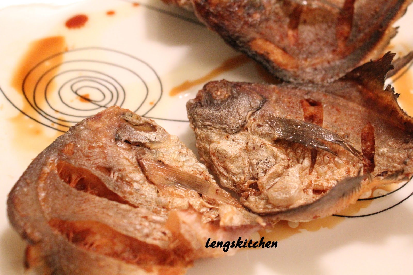 Kitchen Chaos Crispy Deep Fried Baby White Pomfret 脆皮炸白鲳鱼仔