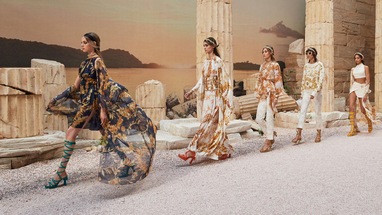Chanel Cruise 2018 Collection  Chanel Cruise 2018 Ancient Greece in Paris