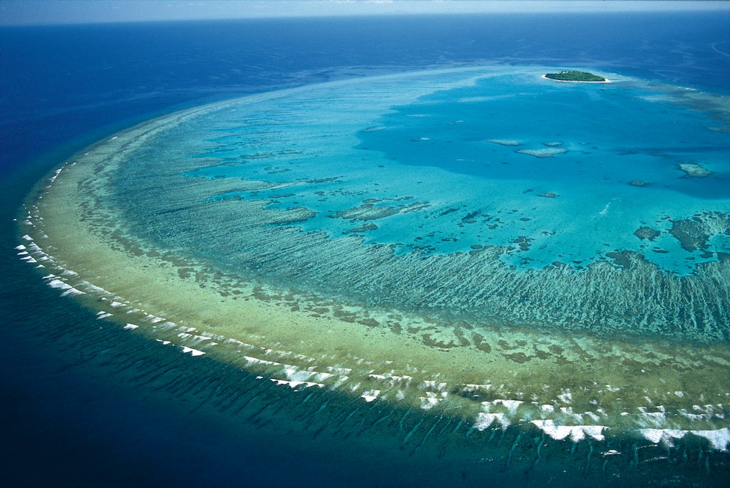 The Amazing World The Great Barrier Reef Islands (World's Largest