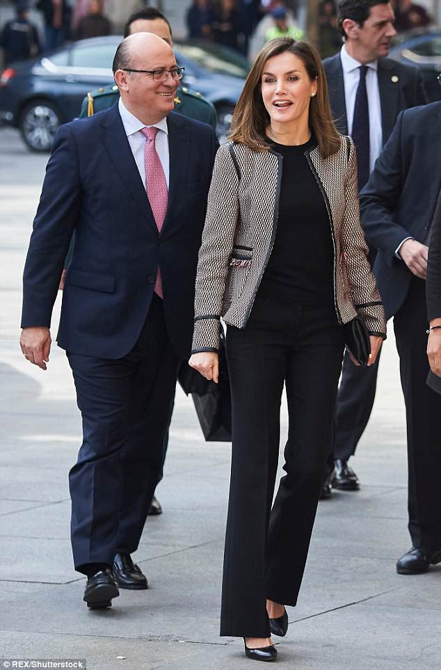 AGENDA PERSONAL DE LA REINA LETIZIA  (2da parte-Años 2016/17/18) - Página 66 4AD7C00C00000578-0-image-m-4_1522922844861