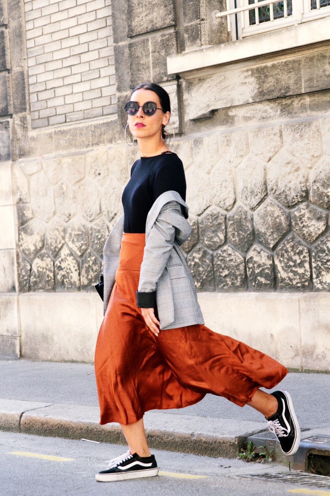 look-jupe-soie-blazer-carreaux look-jupe-soie-blazer-carreaux