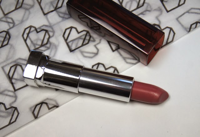maybelline color sensational lipstick 630 velvet beige review swatch rosy brown nude