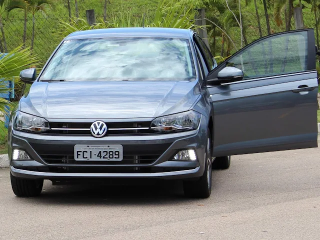 VW Virtus (Polo Sedan) TSI Automático -  Cinza Platinum
