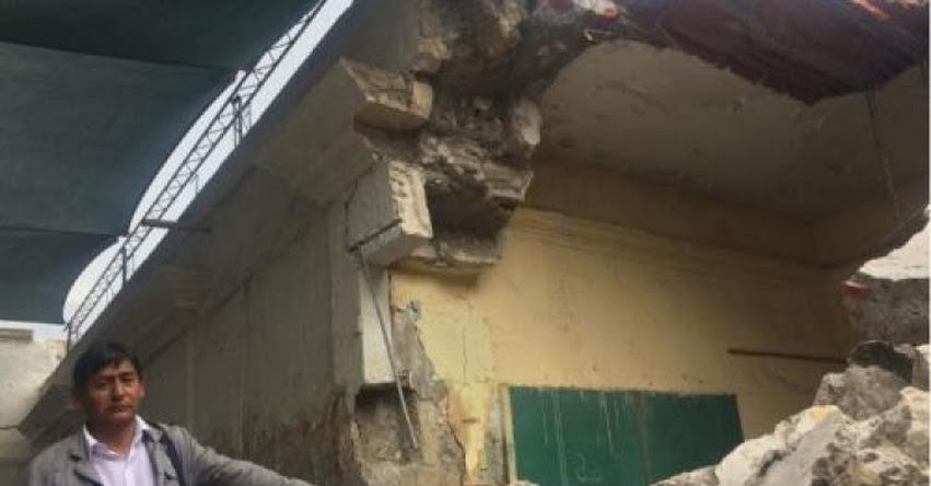 Techo y paredes de aula se desploma en colegio del centro histórico de Arequipa Techo y paredes de aula se desploma en colegio del centro histórico de Arequipa