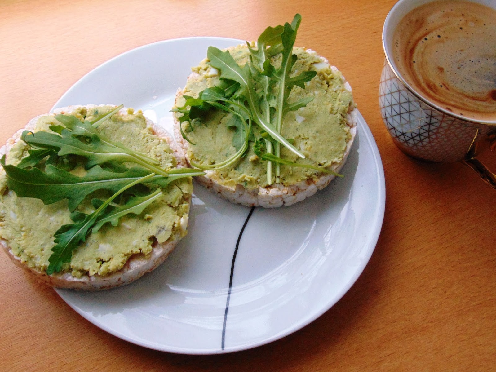Eat Fit, Be Fit Pasta jajeczna z awokado i szczypiorkiem.