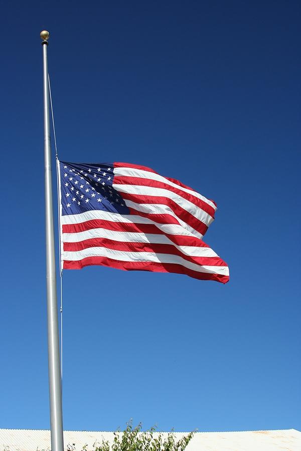 Half staff american flag notifications