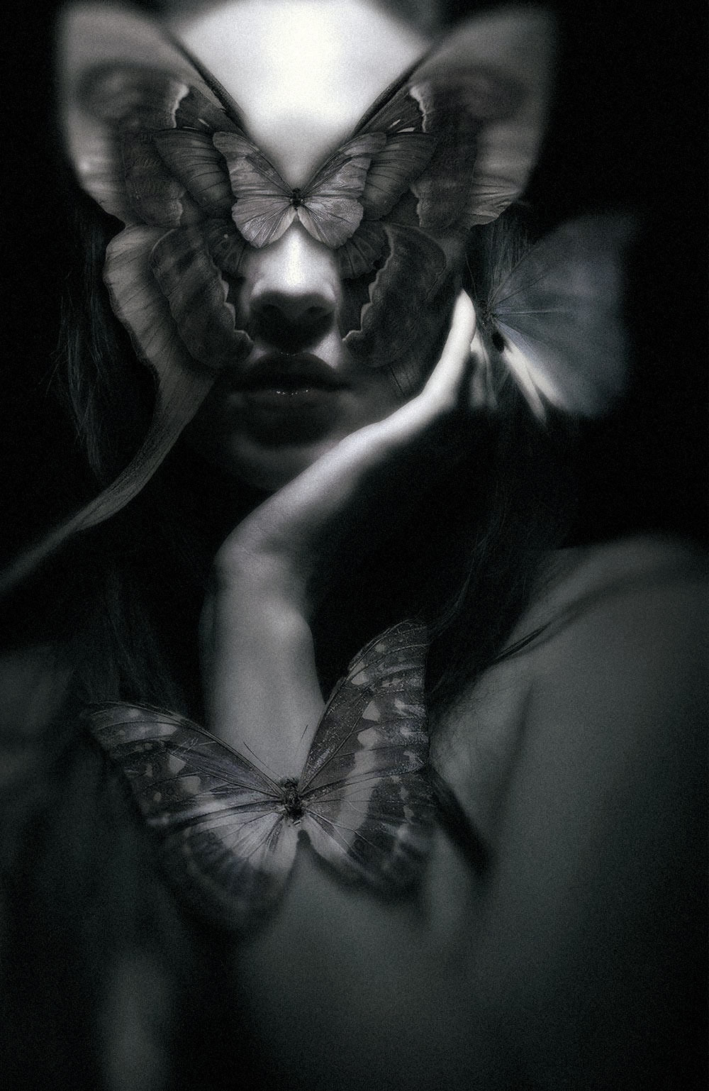 Песня мотылька из маски. Девушка-бабочка. Мистическая бабочка. Мрачные бабочки. Девушка мистика.
