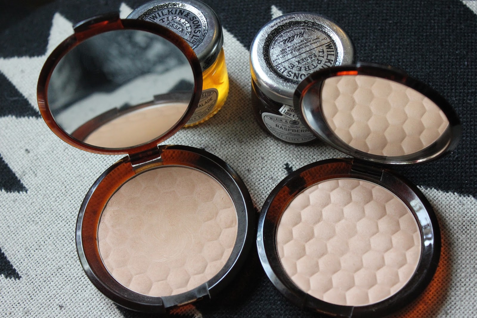 Muffin in The Coffin Body Shop Honey Bronzers