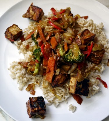 tofu and vegetable stirfry with brown rice