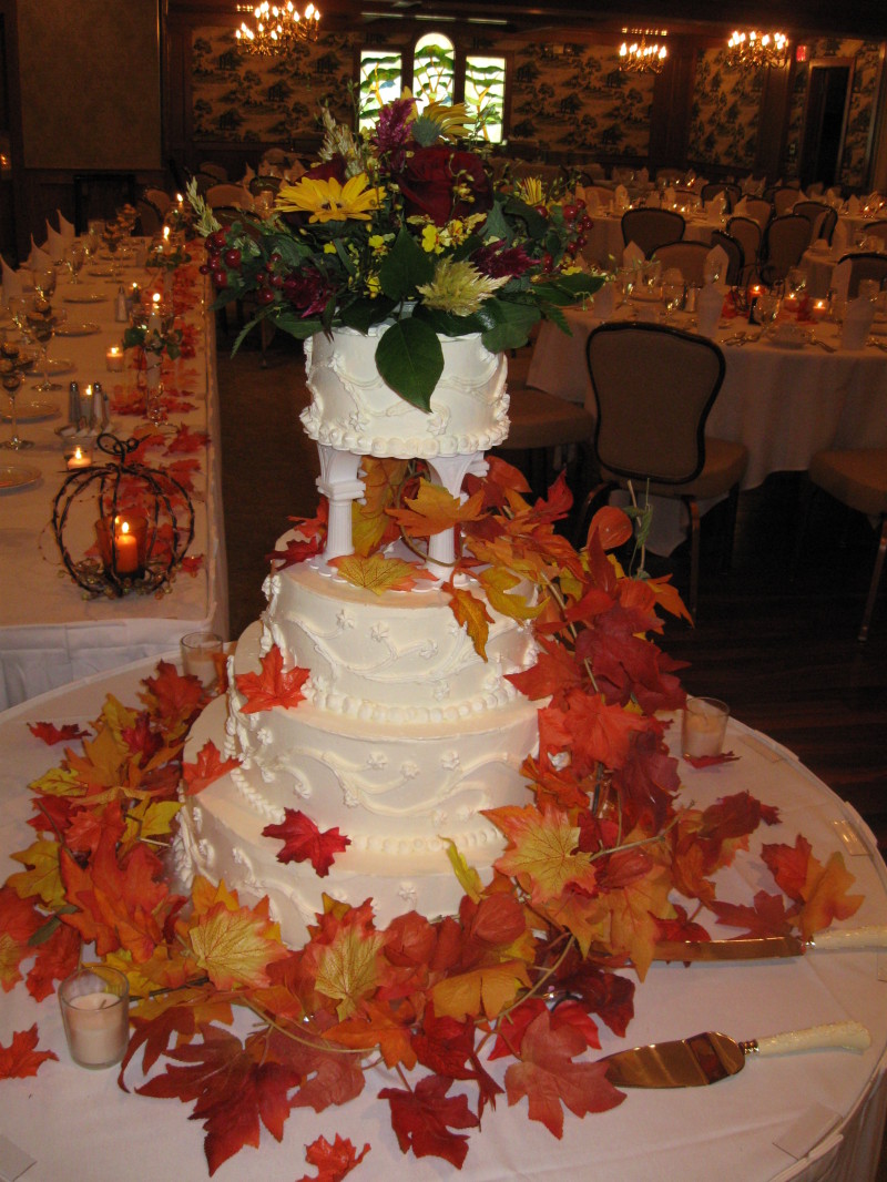  Fall  Wedding  Cake  Ideas  for Incorporating Fall  Effect 