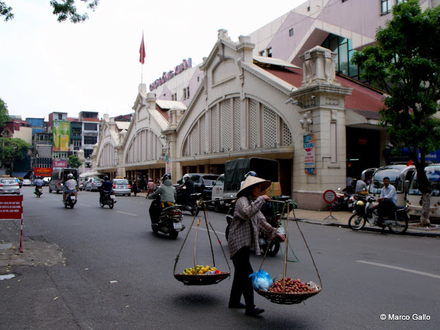 MERCADO CHO DONG XUAN, HANOI. VIETNAM