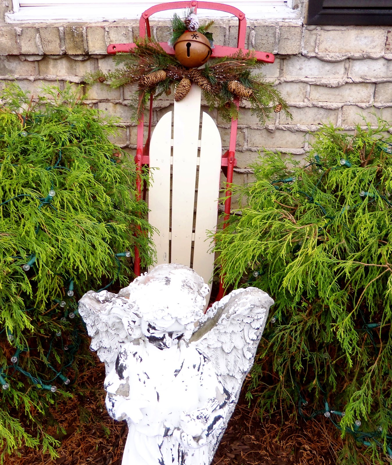 A DEBBIE-DABBLE CHRISTMAS: The Outside of Our Home, Christmas Home Tour ...
