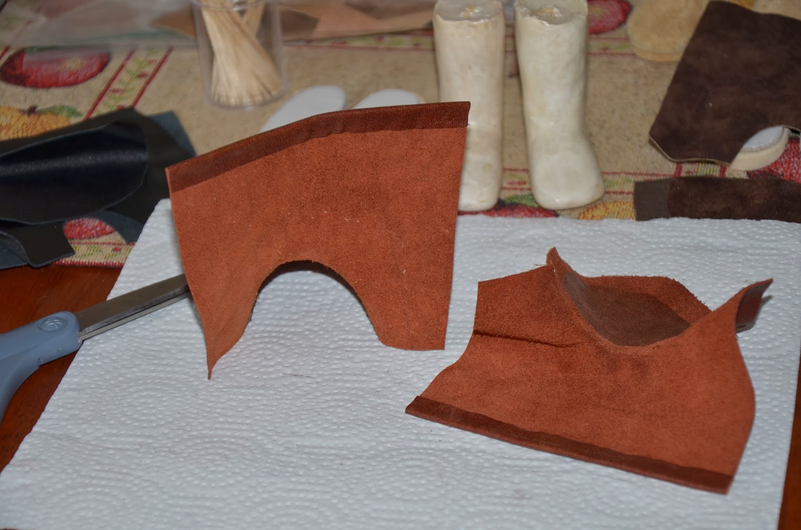 Dolls World Making boots for dolls.