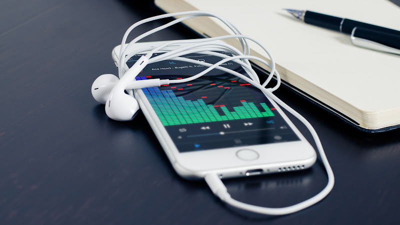 The Music Runs in My Phone's Earphones HD
