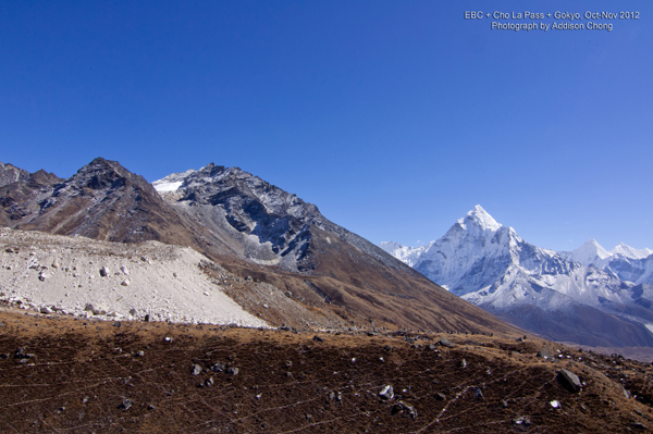 Memorial Chorten on Dhukla Pass and Ama Dablam