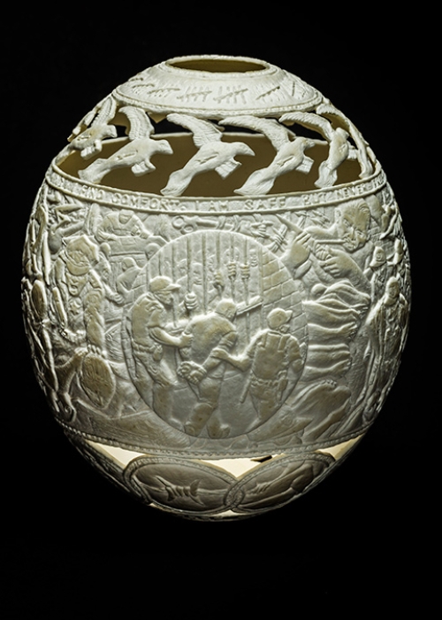 11-Sanctuary-Gil-Batle-Hatched-in-Prison-Carvings-on-Ostrich-Eggs-www-designstack-co